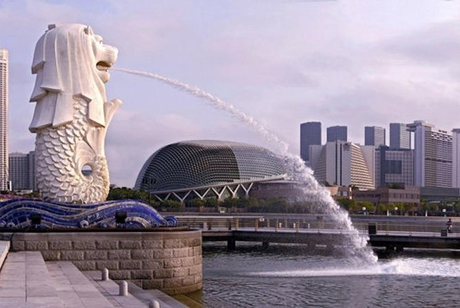 Merlion Park with the spiked domes of the Esplanade theatres behind it